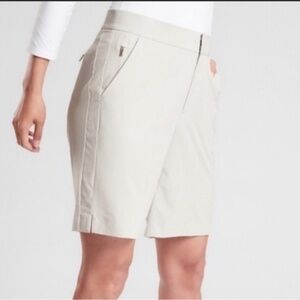 Athleta Tribeca Bermuda shorts Creme size 8